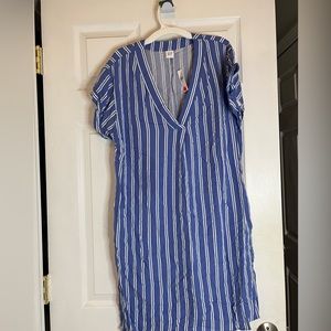 Gap dress with pockets size medium in women’s Tag on it blue and white striped